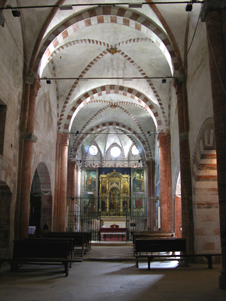 La navata centrale della chiesa