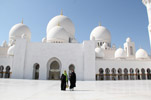 Davanti alla moschea, con un'amica