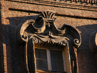Fregio su una finestra di Palazzo Carignano